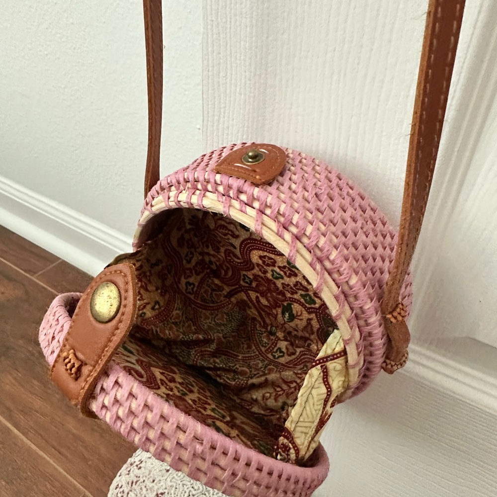 Round Rattan Wicker Woven Crossbody Bag Pink Boho - Picture 6 of 9